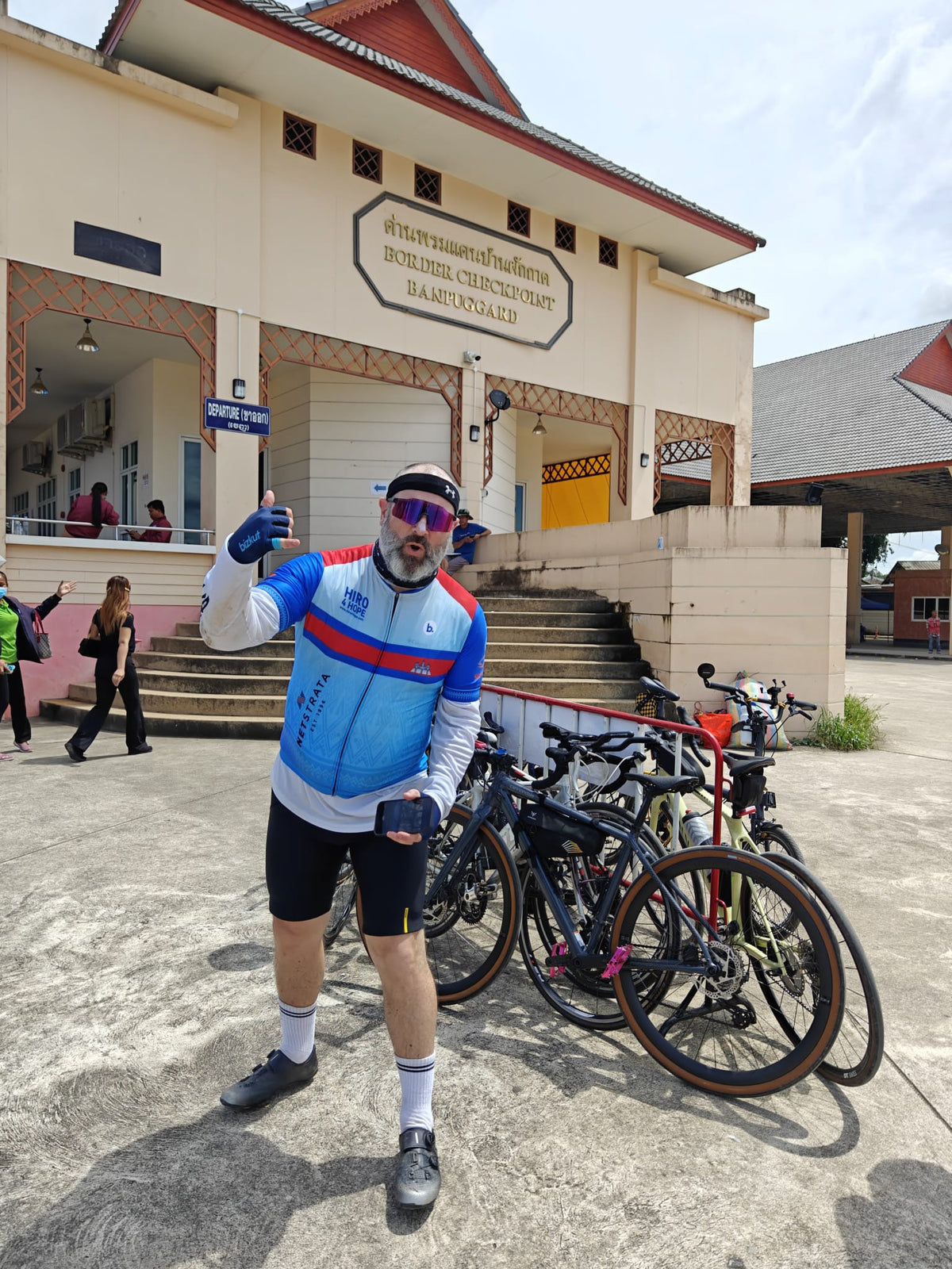 HIRO 4 HOPE Custom Jersey worn by a cyclist